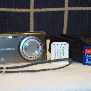 Olympus Digital Camera FE-4030 14.0MP Brown TESTED WORKING!